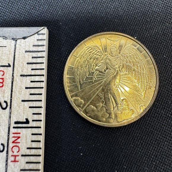 VINTAGE*RELIGIOUS*GOLD TONE*GUARDIAN ANGEL*COIN DOUBLE SIDED*GREAT CONDITION - Picture 3 of 3